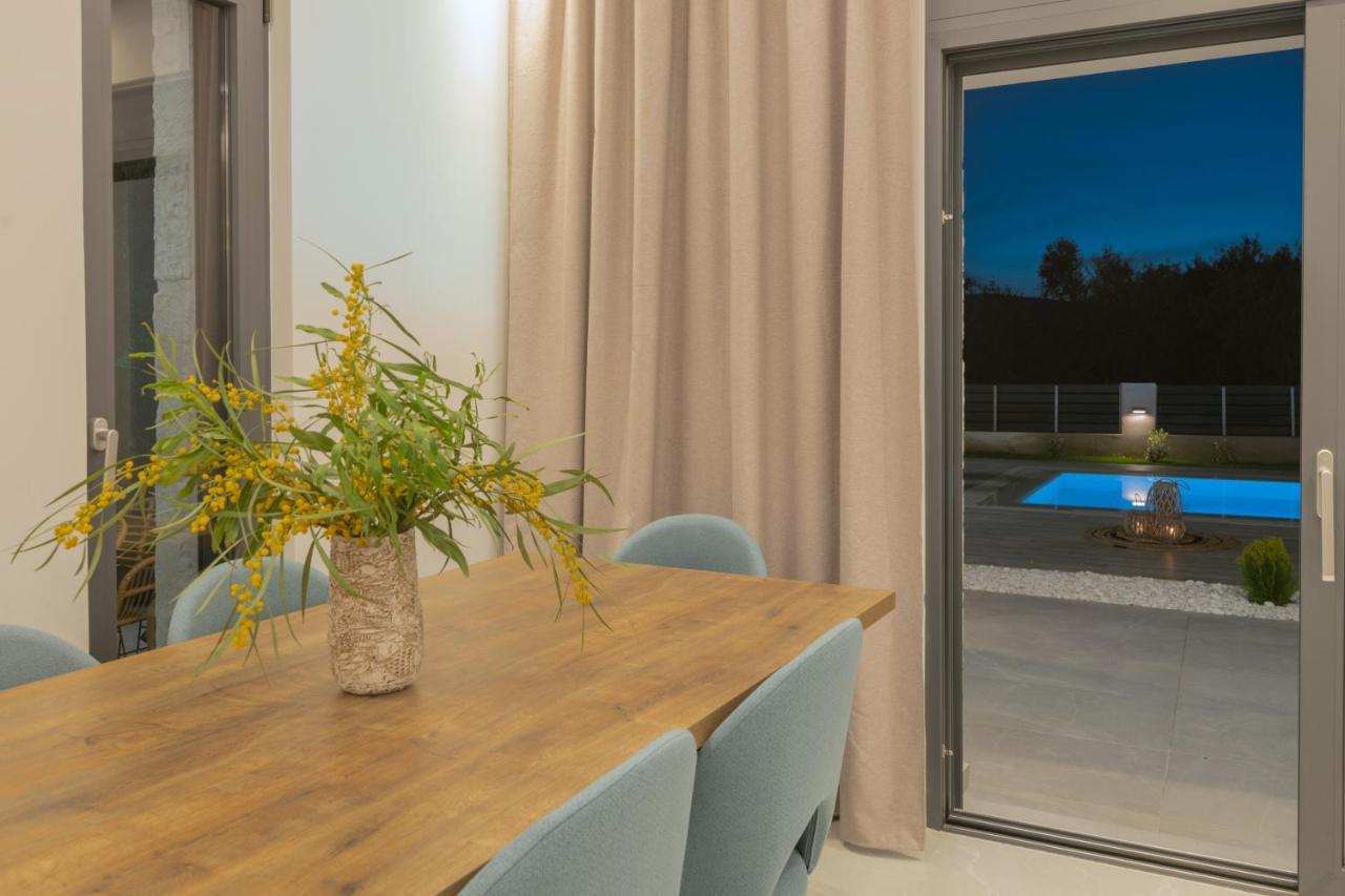 Solis Ortus Villa! Kalamákion Extérieur photo