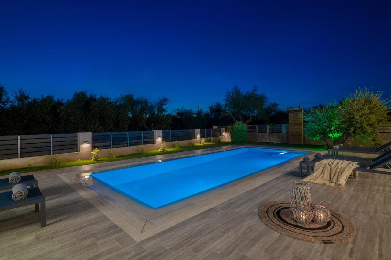 Solis Ortus Villa! Kalamákion Extérieur photo