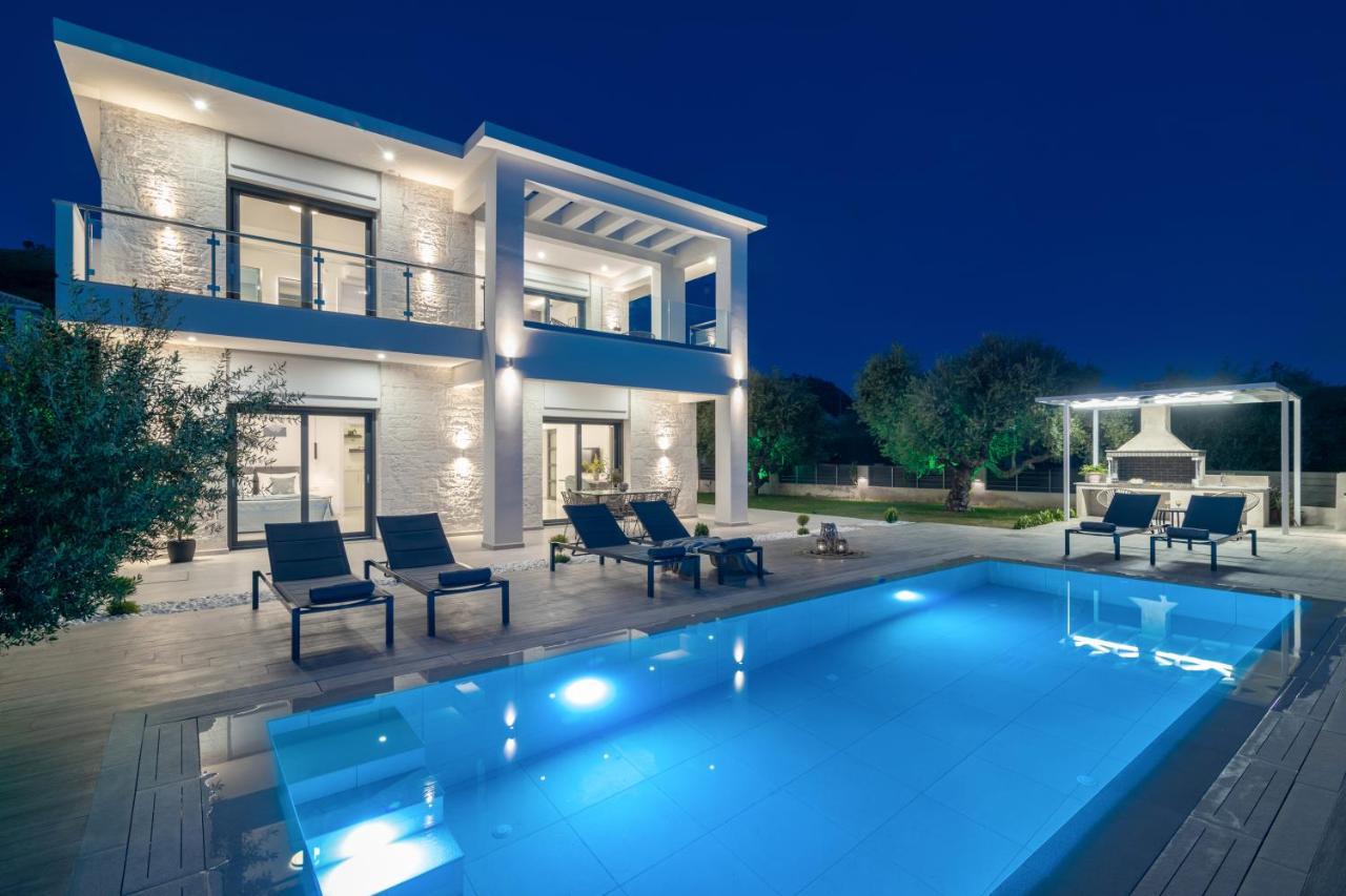 Solis Ortus Villa! Kalamákion Extérieur photo