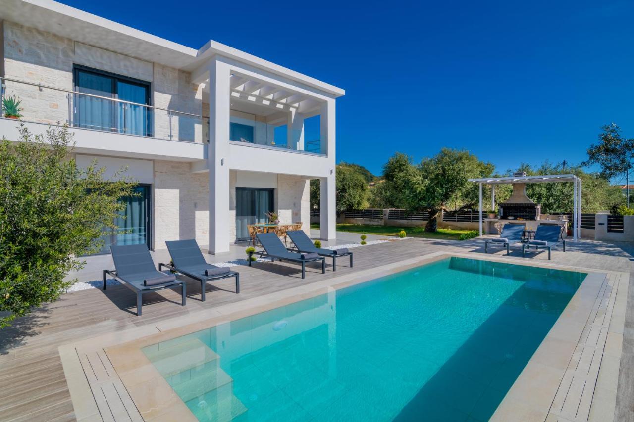 Solis Ortus Villa! Kalamákion Extérieur photo